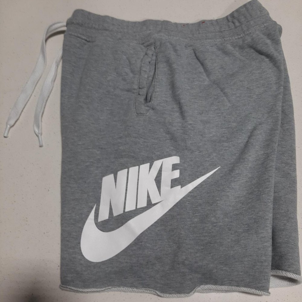 Nike Men's Sweat Shorts, Grey size Large - Gym, Workout, Training
